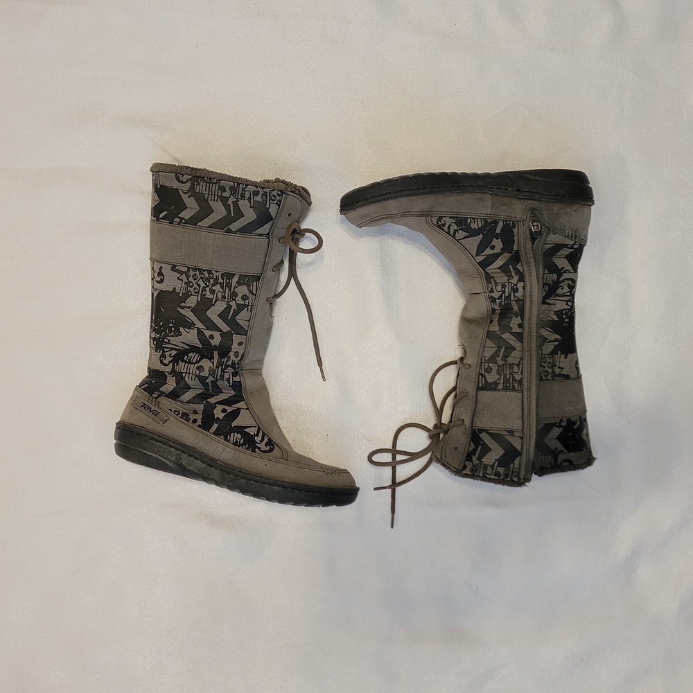 Teva Stylish Gray Patterned Women's Boots